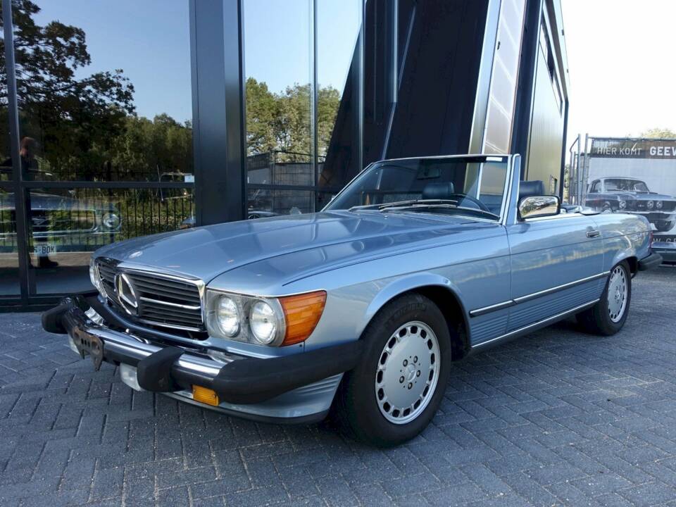 Imagen 1/28 de Mercedes-Benz 560 SL (1987)