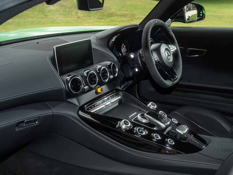 Image 60/67 of Mercedes-AMG GT-R (2018)