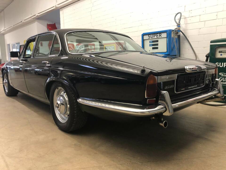 Image 10/12 of Jaguar XJ 6 L 4.2 (1976)