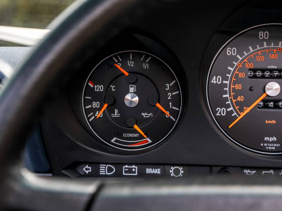 Image 17/35 of Mercedes-Benz 300 SL (1989)