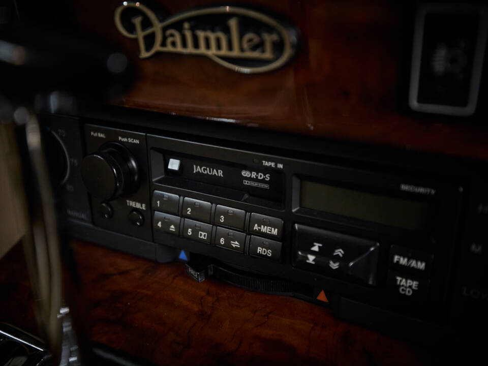 Afbeelding 60/99 van Daimler Double Six (1993)