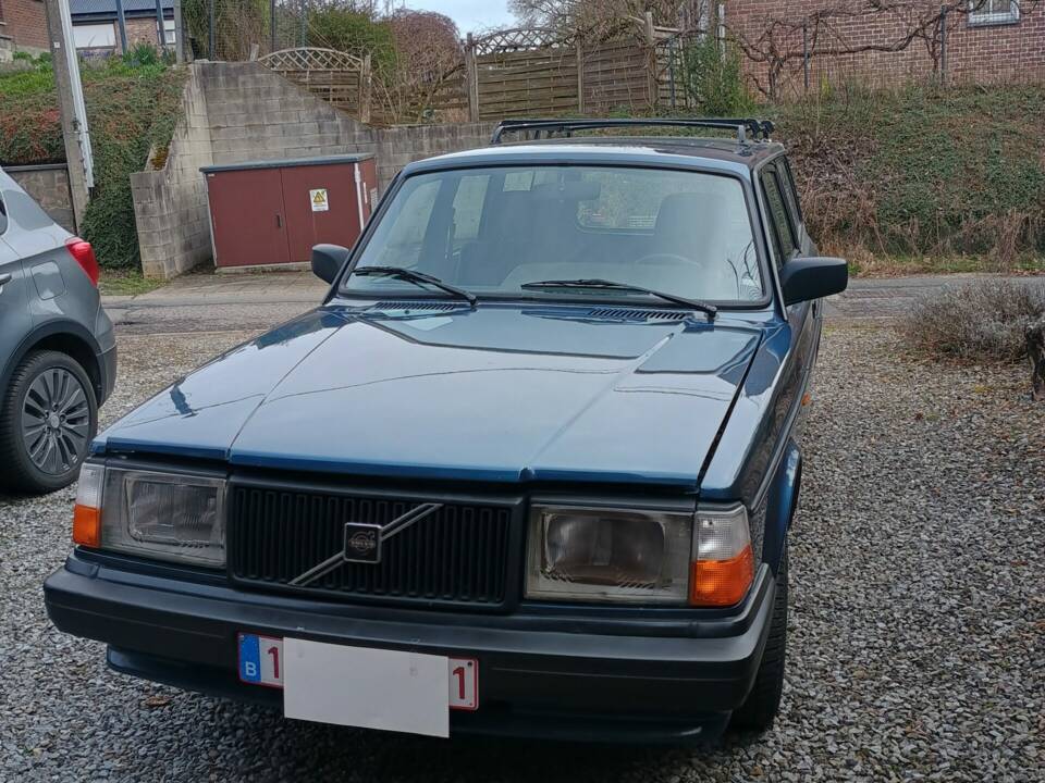 Bild 7/8 von Volvo 245 GL D (1988)