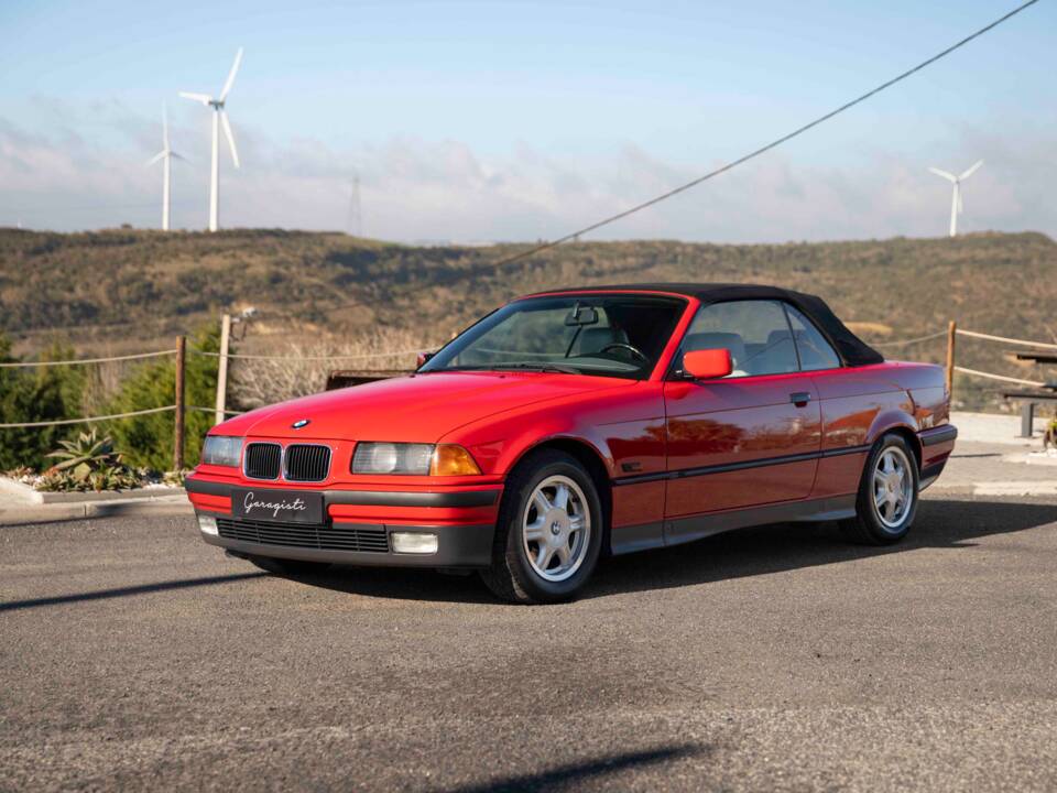 Bild 39/92 von BMW 325i (1994)