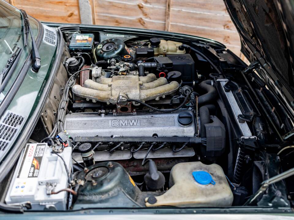Bild 35/47 von BMW 320i (1990)