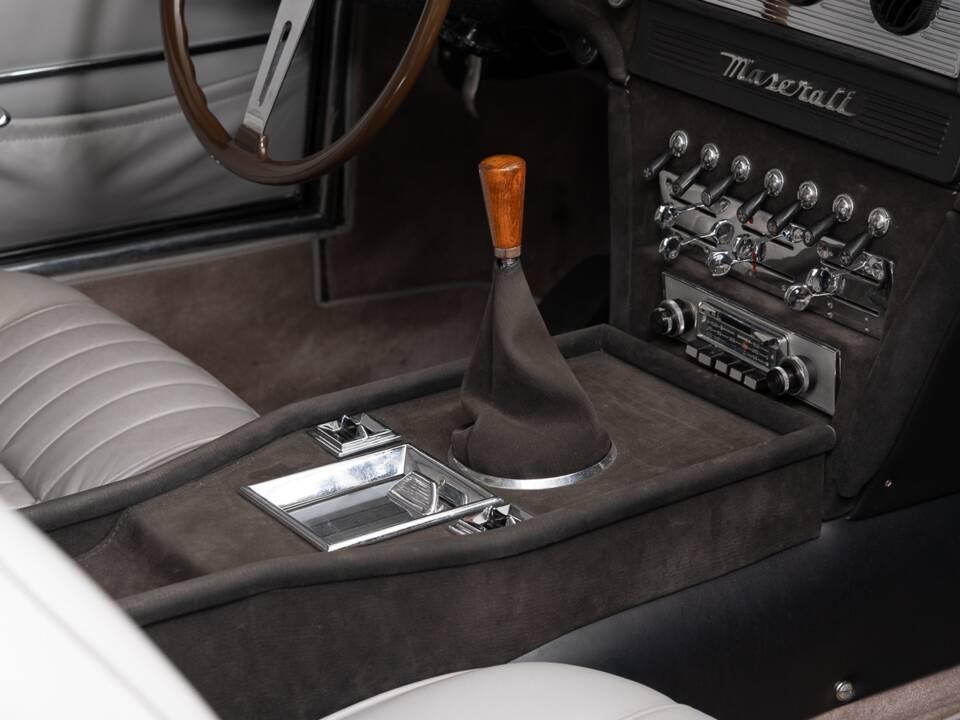 Bild 21/28 von Maserati 3500 GTI Sebring (1967)