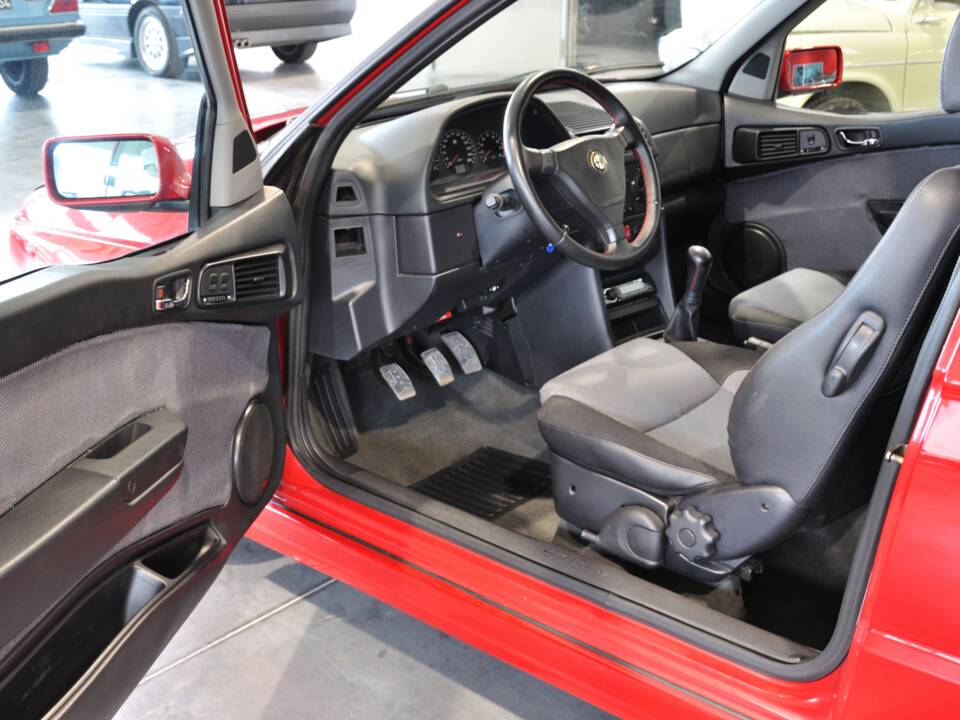 Afbeelding 24/29 van Alfa Romeo 145 Quadrifoglio Verde (1996)
