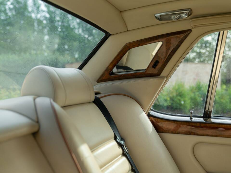 Afbeelding 43/50 van Bentley Turbo R (1990)