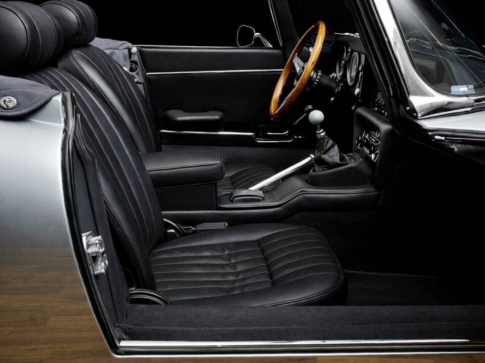 Image 10/17 de Jaguar E-Type (1970)