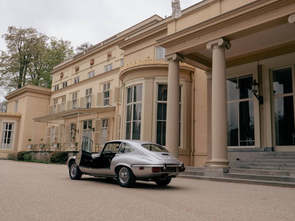 Bild 12/81 von Jaguar E-Type V12 (2+2) (1971)