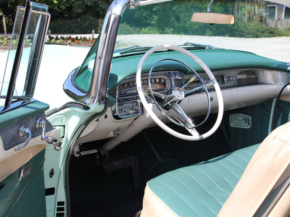 Immagine 26/40 di Cadillac 62 Convertible (1956)