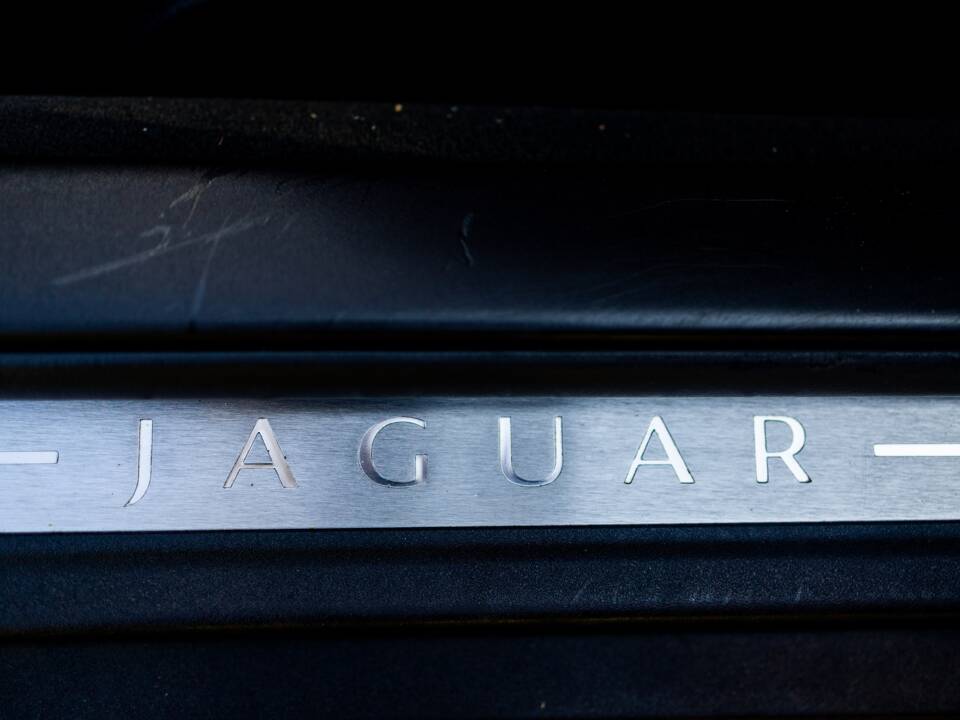 Image 32/50 de Jaguar XKR (2007)