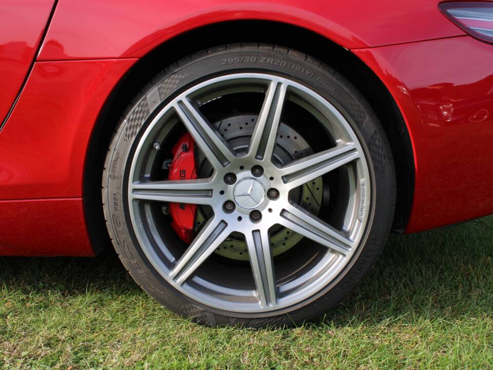 Image 25/57 of Mercedes-Benz SLS AMG (2010)
