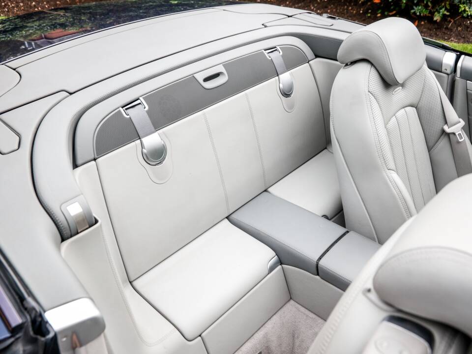 Image 30/41 of Mercedes-Benz SL 55 AMG (2003)