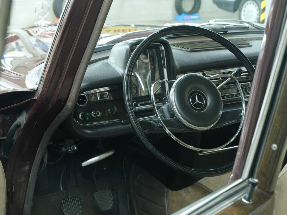 Image 23/50 of Mercedes-Benz 300 SE lang (1965)
