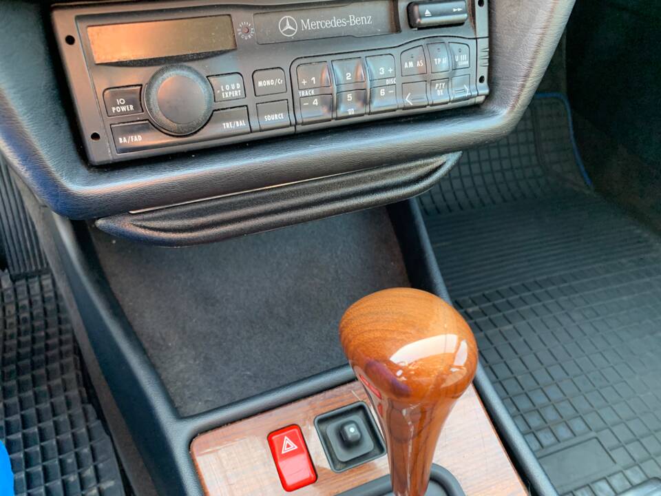 Bild 18/18 von Mercedes-Benz 190 E 1.8 (1991)
