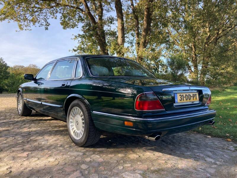 Image 13/76 of Jaguar XJ12 6.0 (1995)