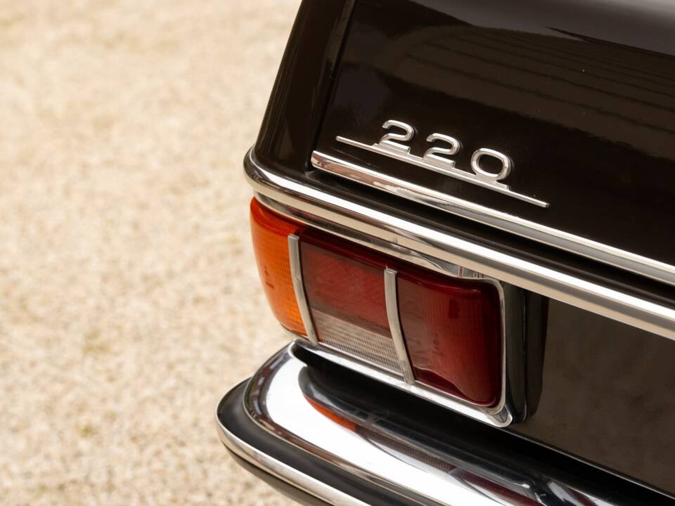 Immagine 39/50 di Mercedes-Benz 220 (1971)