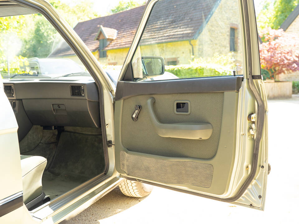 Image 35/63 of BMW 528i (1984)