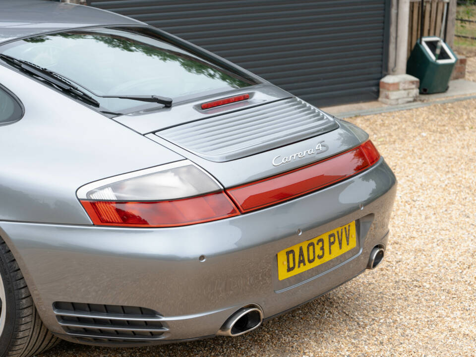 Image 29/50 of Porsche 911 Carrera 4S (2003)