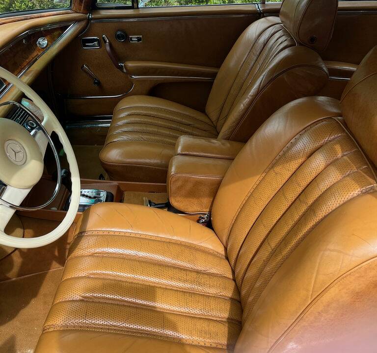 Image 8/8 de Mercedes-Benz 280 SE 3,5 (1971)