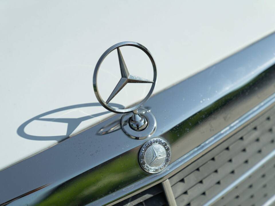Afbeelding 11/44 van Mercedes-Benz 190 E (1987)