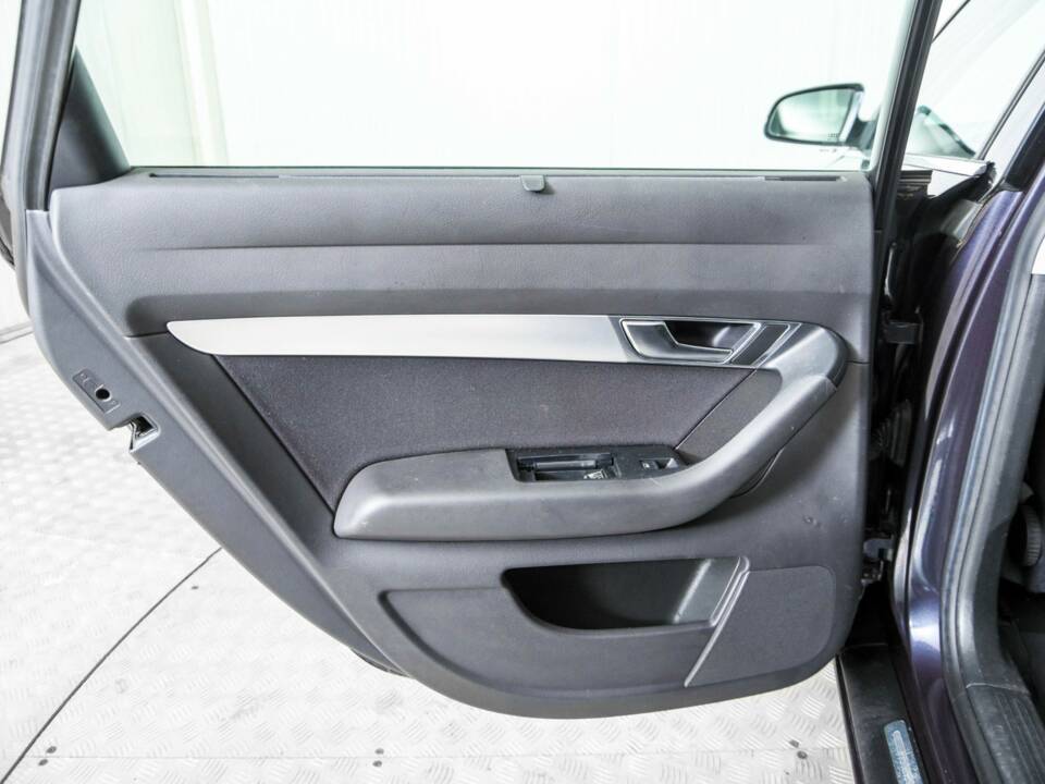Immagine 39/45 di Audi A6 Avant 2.4 (2006)