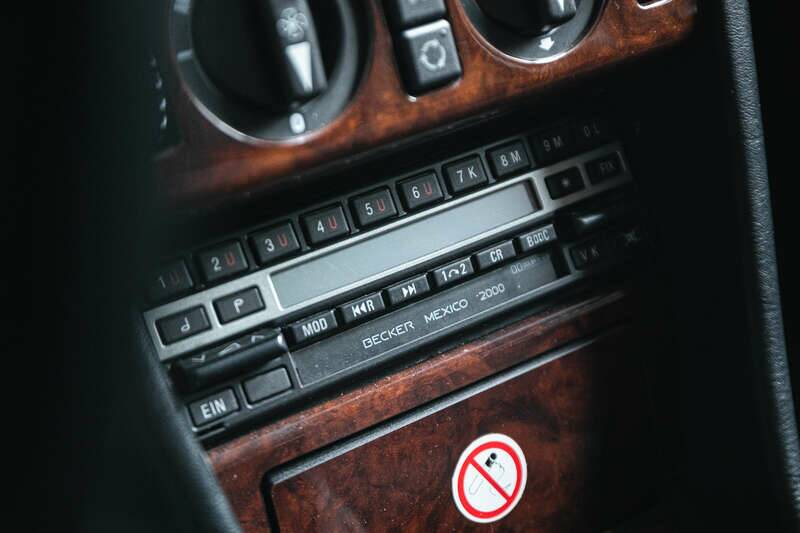Image 14/43 of Mercedes-Benz 300 CE 3.2 AMG (1990)