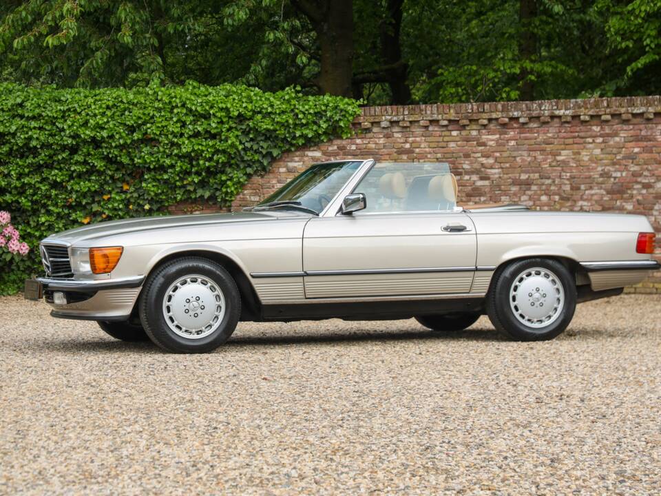 Image 18/50 de Mercedes-Benz 560 SL (1988)