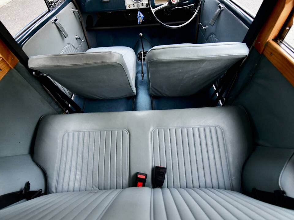 Image 46/50 of Morris Minor 1000 Traveller (1969)