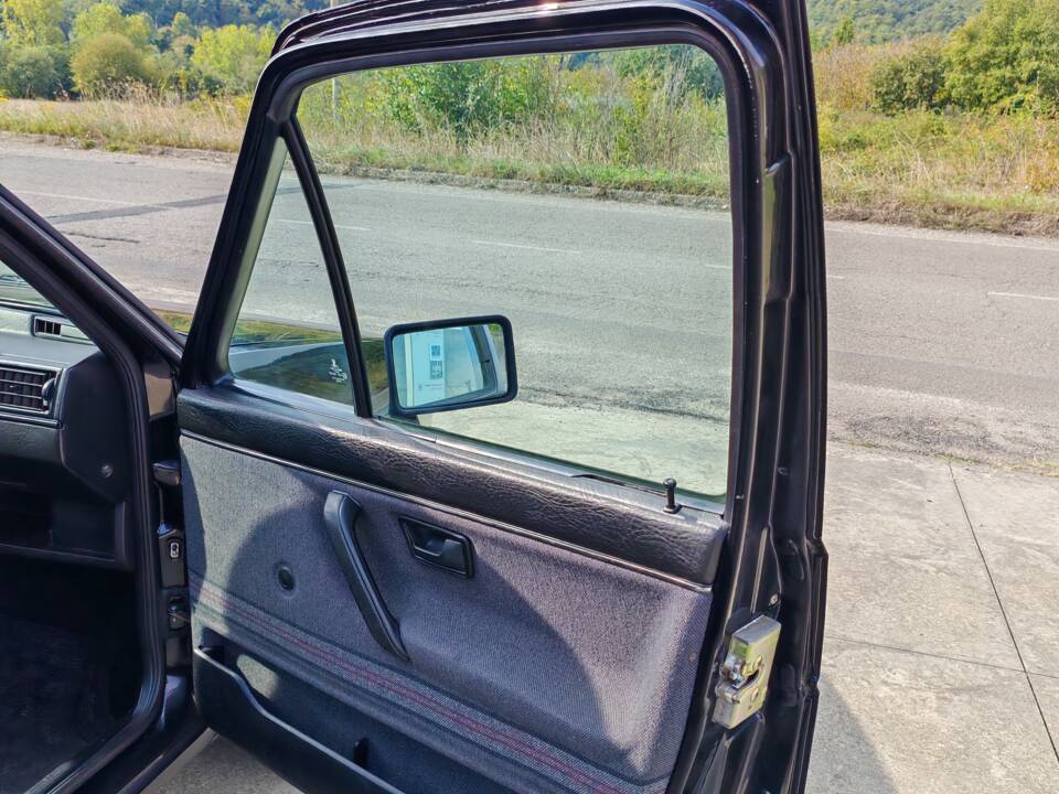 Bild 24/42 von Volkswagen Golf II GTi 16V 1.8 (1986)