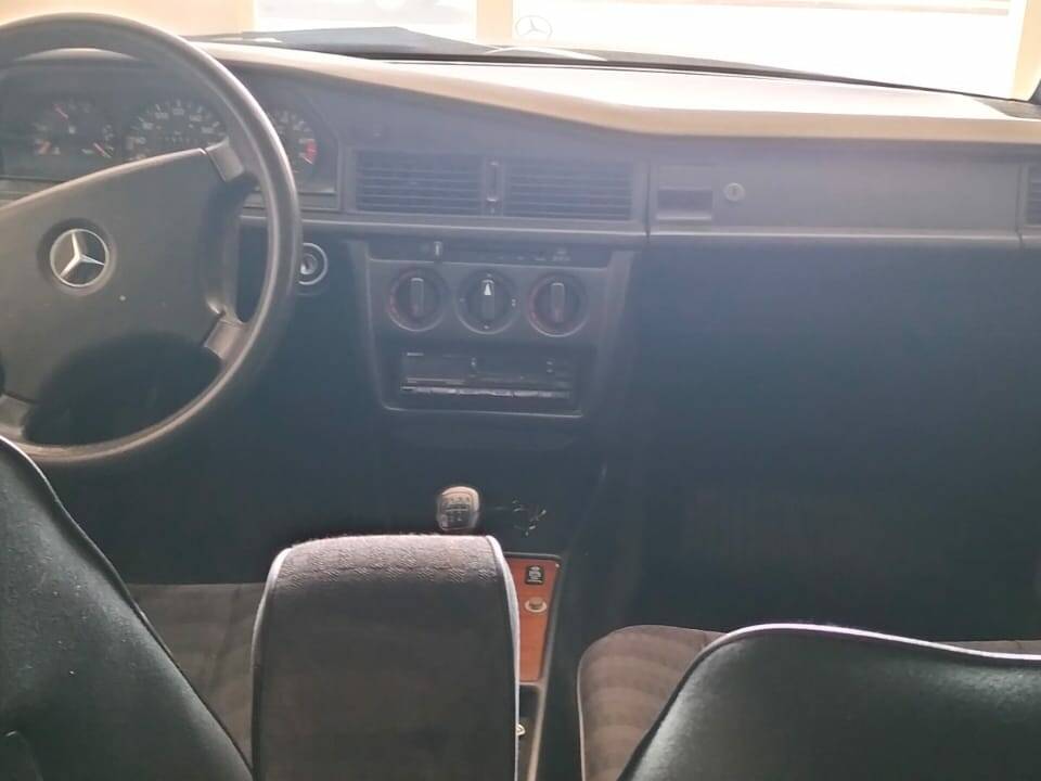 Immagine 4/7 di Mercedes-Benz 190 E 1.8 (1993)
