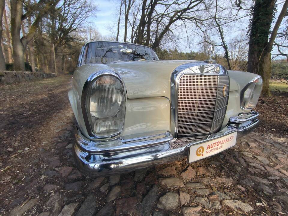 Image 36/54 of Mercedes-Benz 220 SE b (1963)
