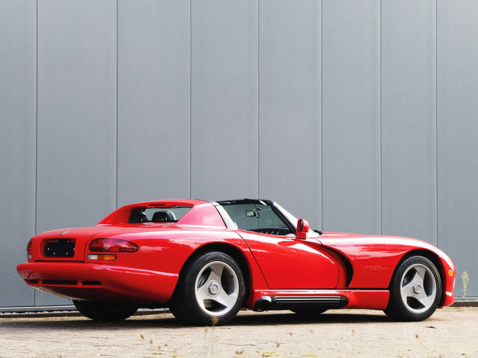 Image 2/61 of Dodge Viper RT&#x2F;10 (1993)