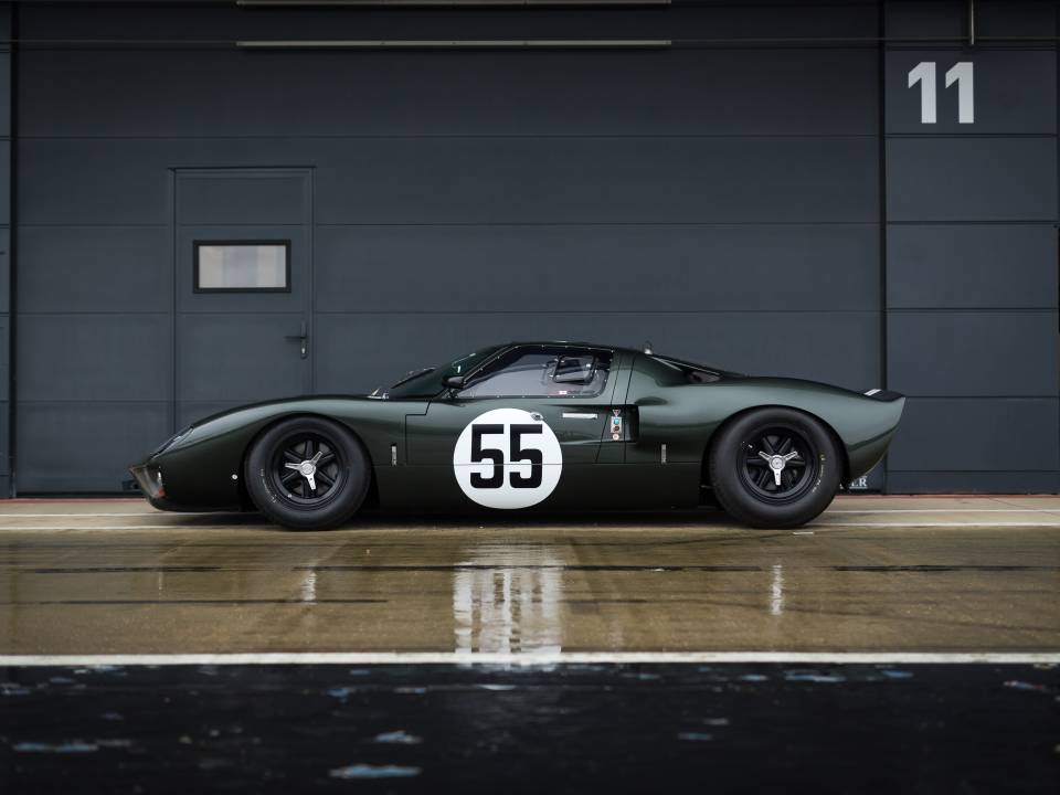Image 8/31 of Ford GT40 (1965)
