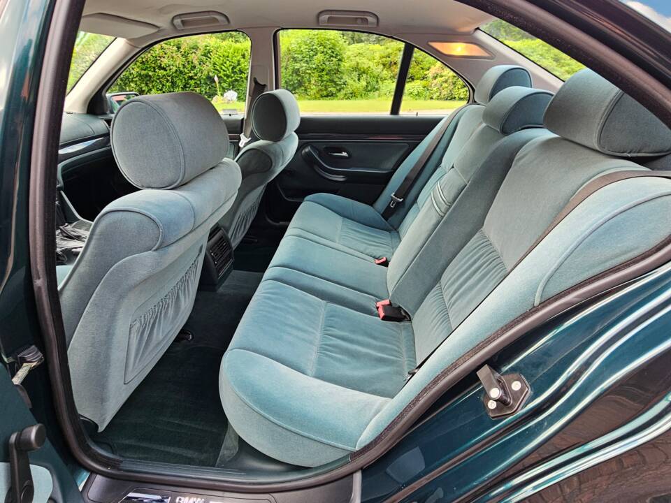 Image 16/18 of BMW 523i (1996)