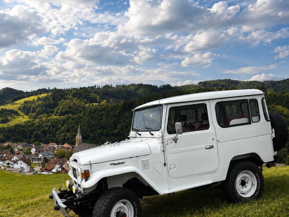 Image 10/67 of Toyota Land Cruiser FJ 40 (1982)