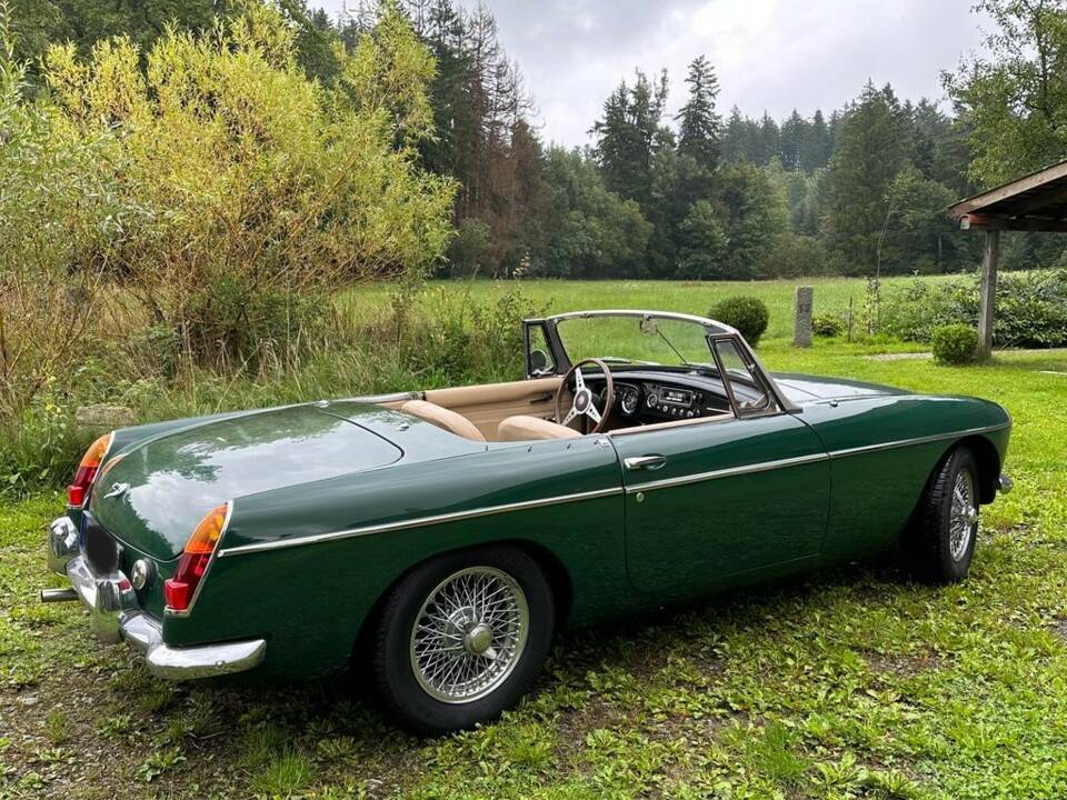 Image 2/18 of MG MGB (1965)