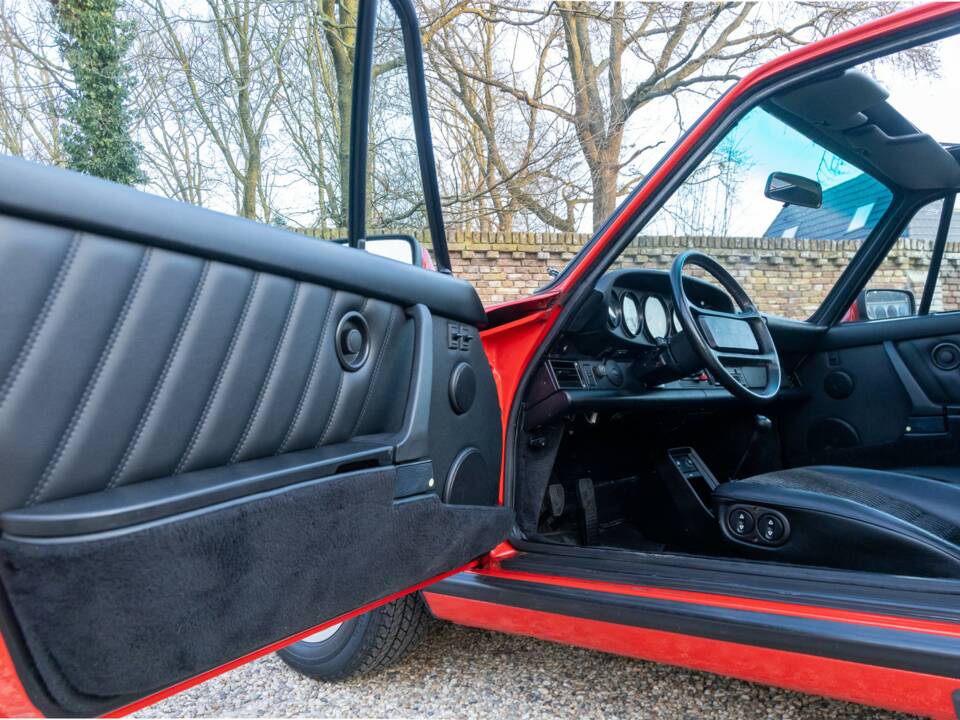 Bild 48/50 von Porsche 911 Carrera 3.2 (1988)