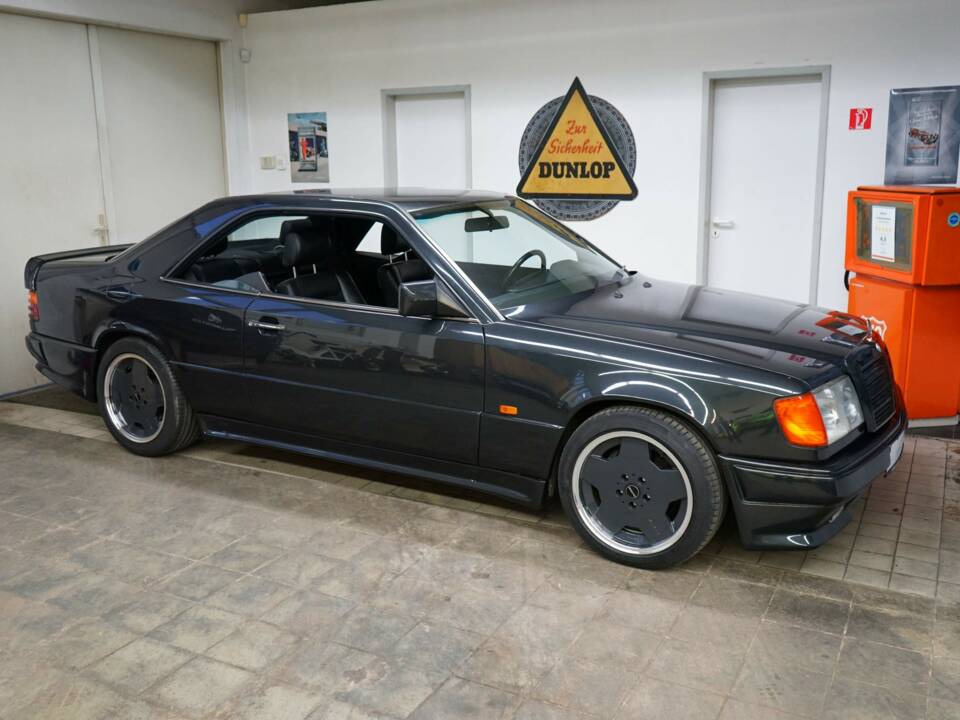 Afbeelding 34/35 van Mercedes-Benz 300 CE-24 (1992)