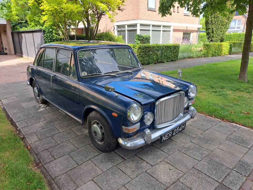 Image 5/9 of Vanden Plas 1300 (1970)