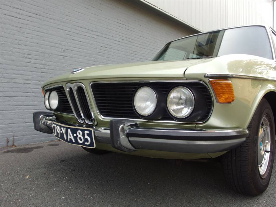 Image 11/95 de BMW 2500 (1977)