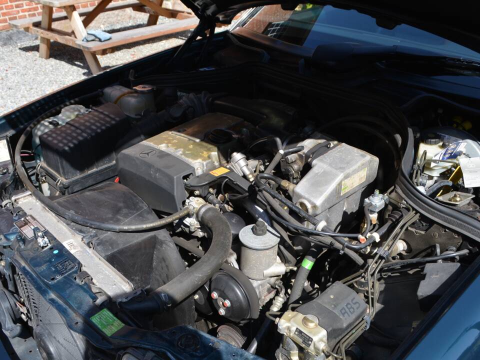 Immagine 15/15 di Mercedes-Benz E 220 (1996)