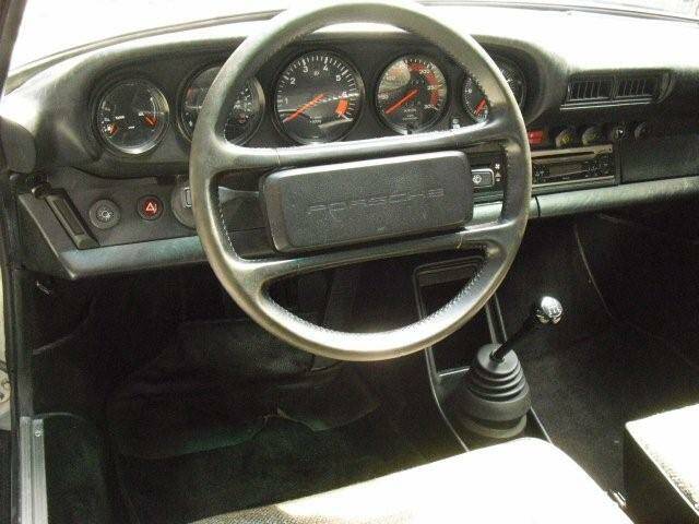 Image 3/5 of Porsche 911 SC 3.0 (1982)