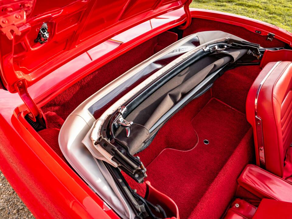 Image 43/64 of Chevrolet Corvette Sting Ray Convertible (1964)