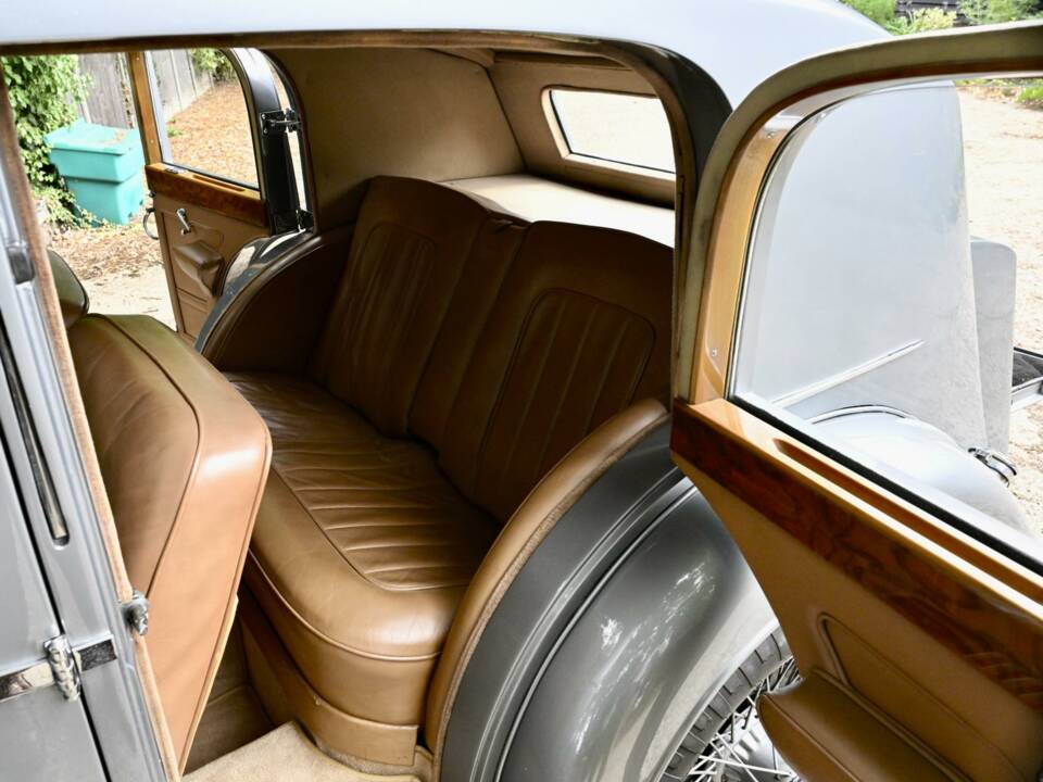 Image 47/50 of Alvis 4.3 Liter Saloon (1940)