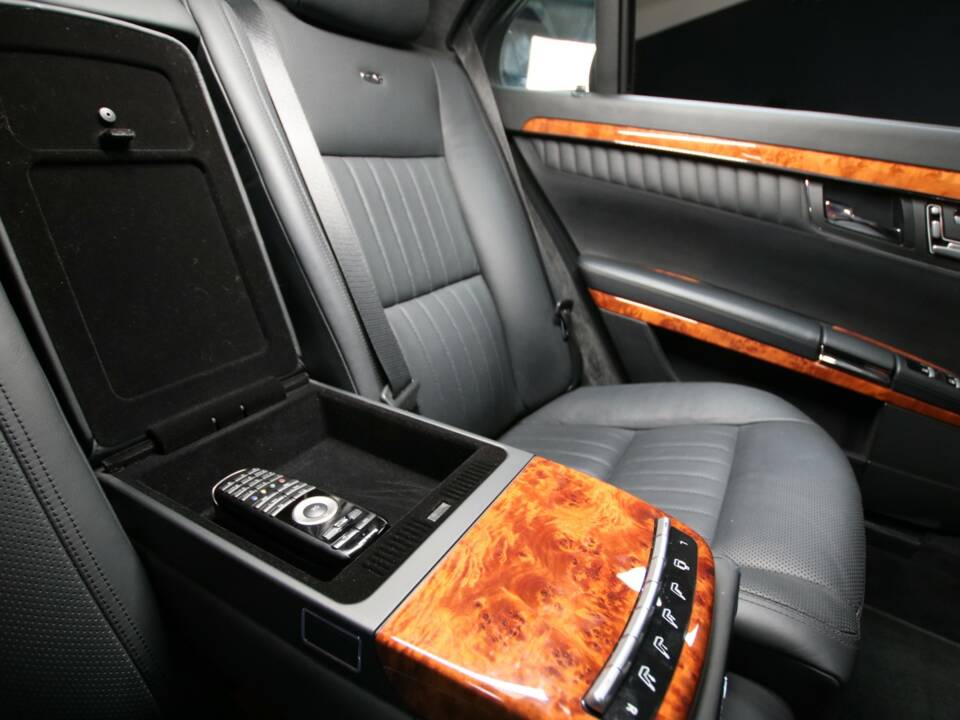 Bild 34/78 von Mercedes-Benz S 600 L (2010)