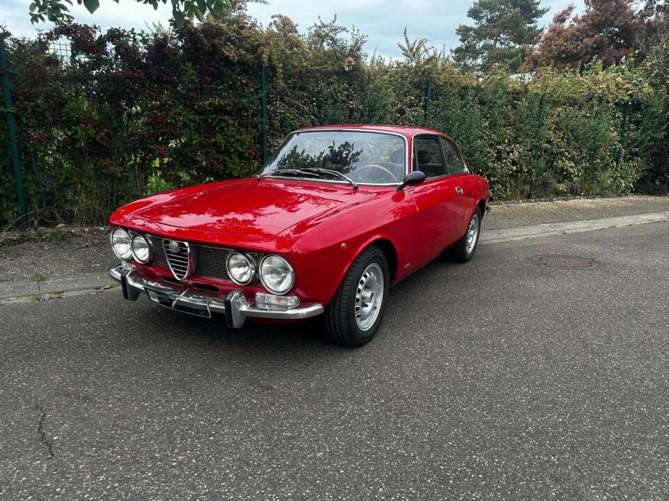 Image 1/11 of Alfa Romeo 2000 Spider Veloce (1974)