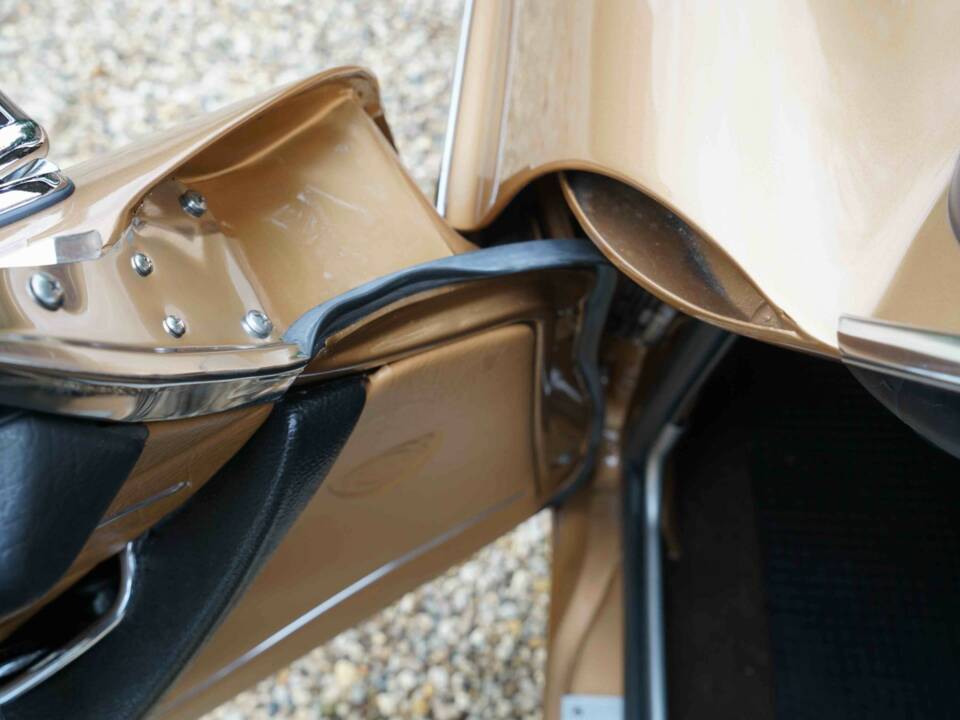 Image 43/50 of Volvo 1800 E (1971)