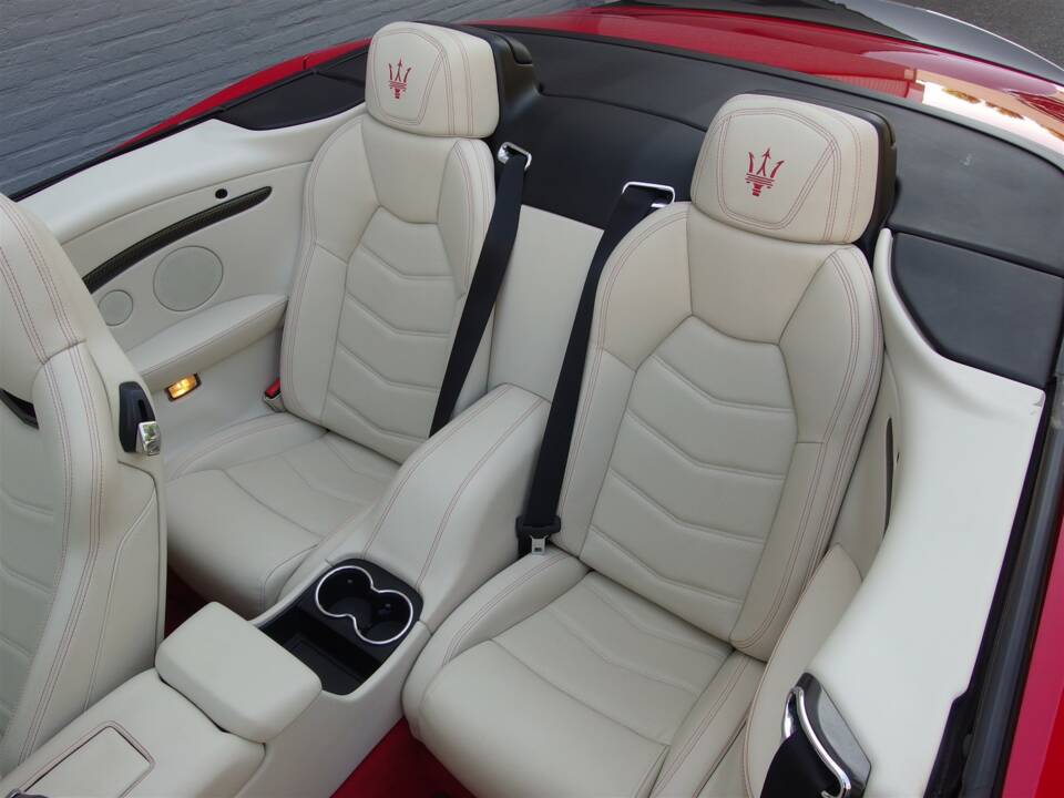 Image 70/99 of Maserati GranCabrio Sport (2015)