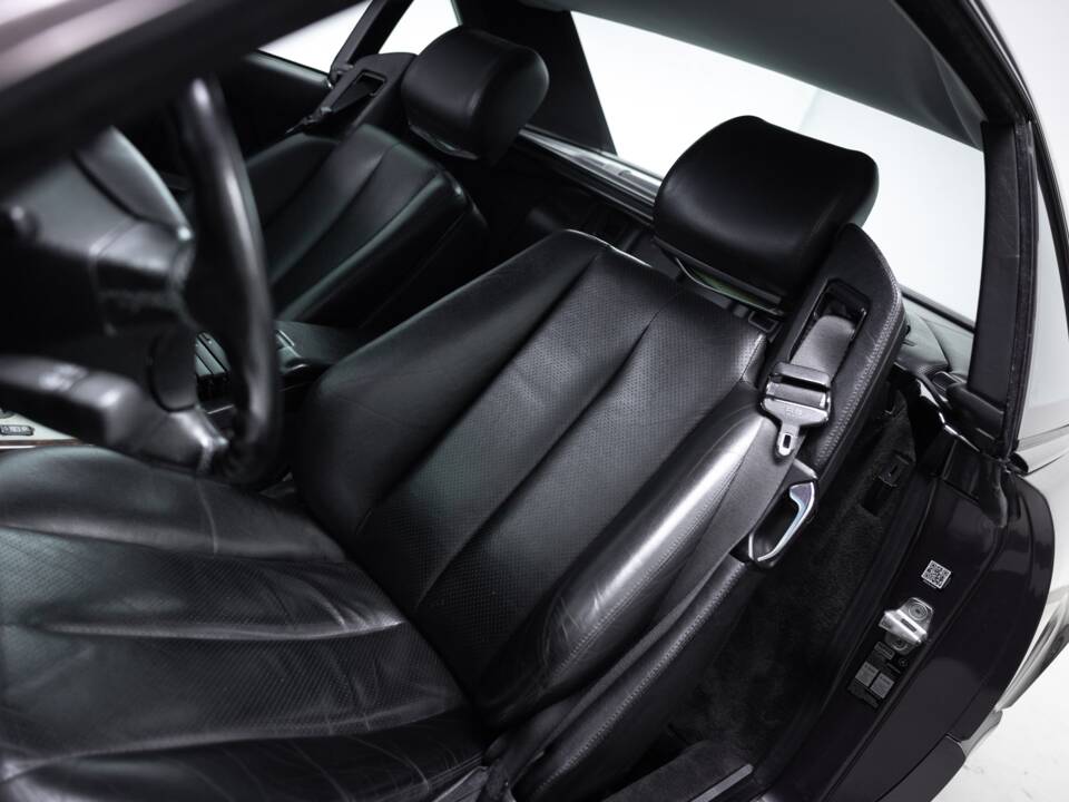 Image 21/37 of Mercedes-Benz SL 320 (1993)
